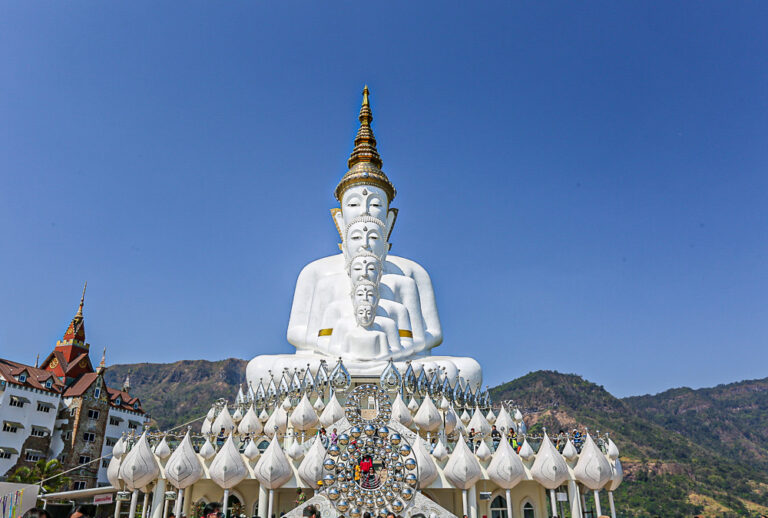 How to visit Wat Pha Sorn Kaew